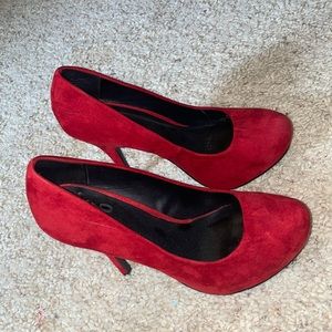 DEEP RED VELVET PUMPS